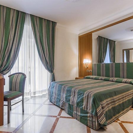Raeli Hotel Regio Roma Esterno foto