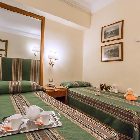 Raeli Hotel Regio Roma Esterno foto