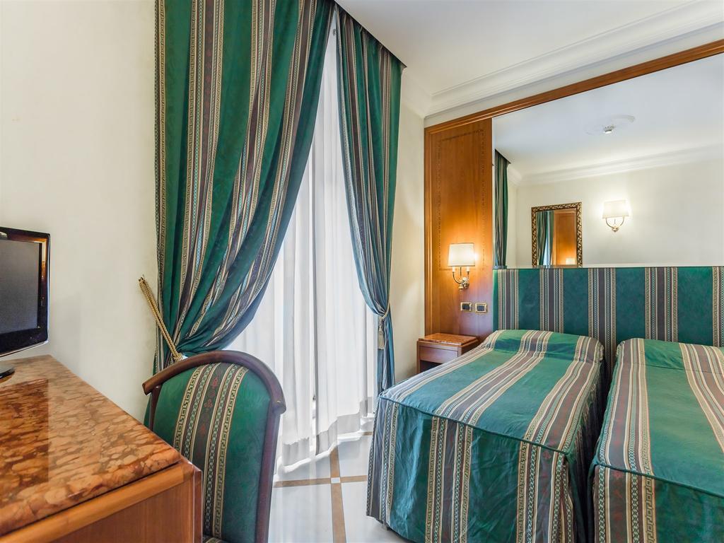 Raeli Hotel Regio Roma Esterno foto