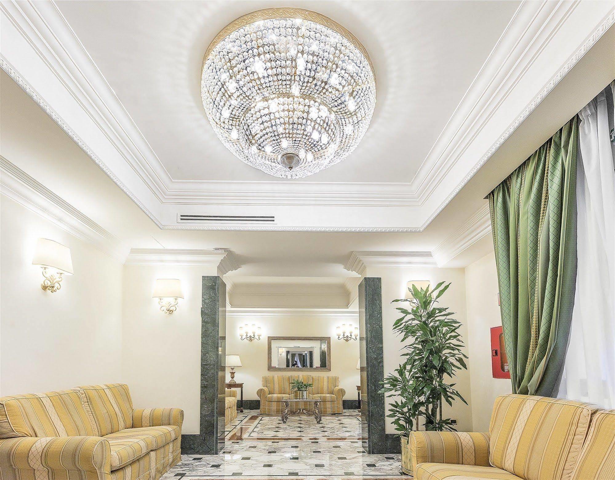 Raeli Hotel Regio Roma Esterno foto