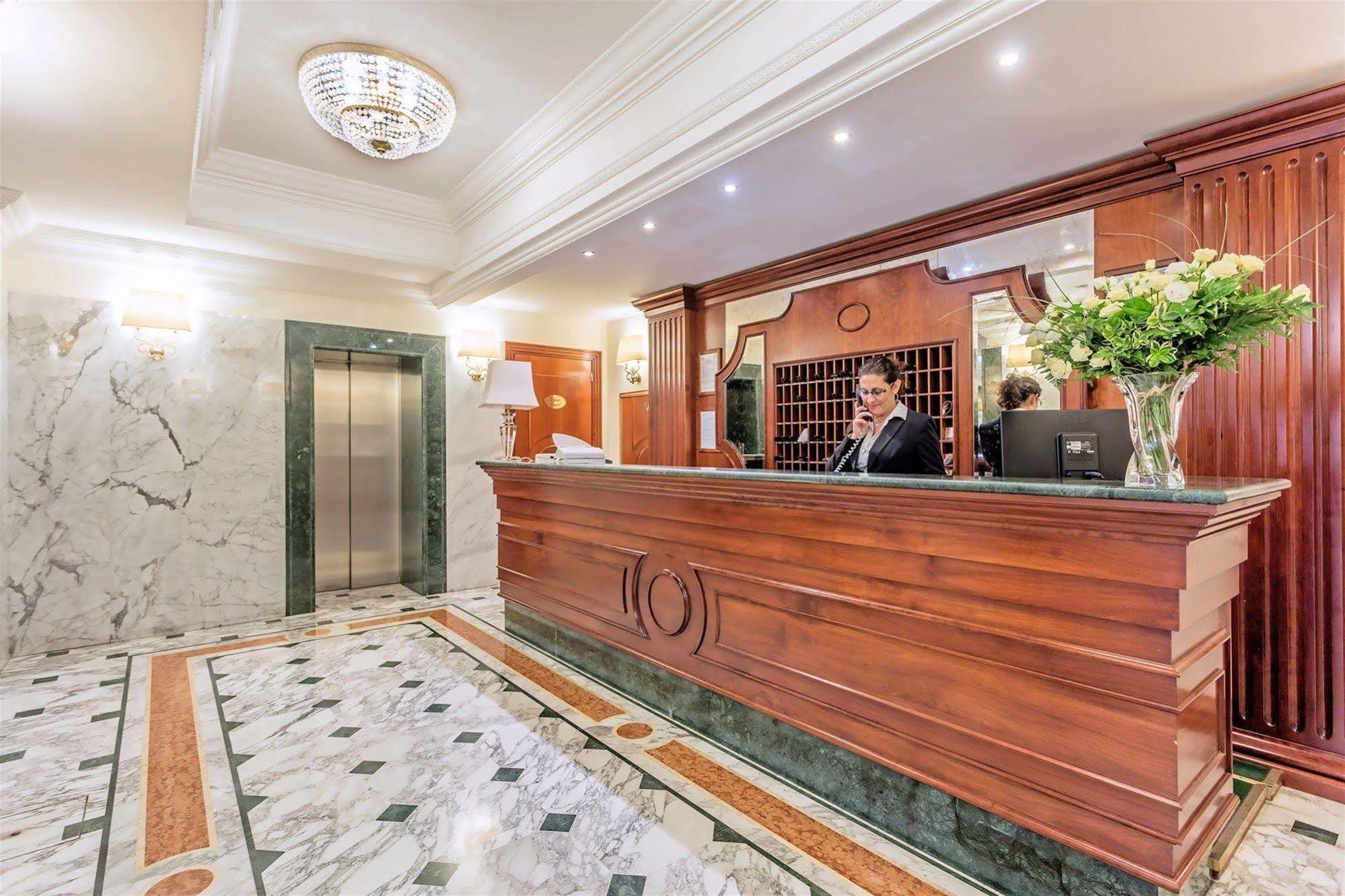 Raeli Hotel Regio Roma Esterno foto