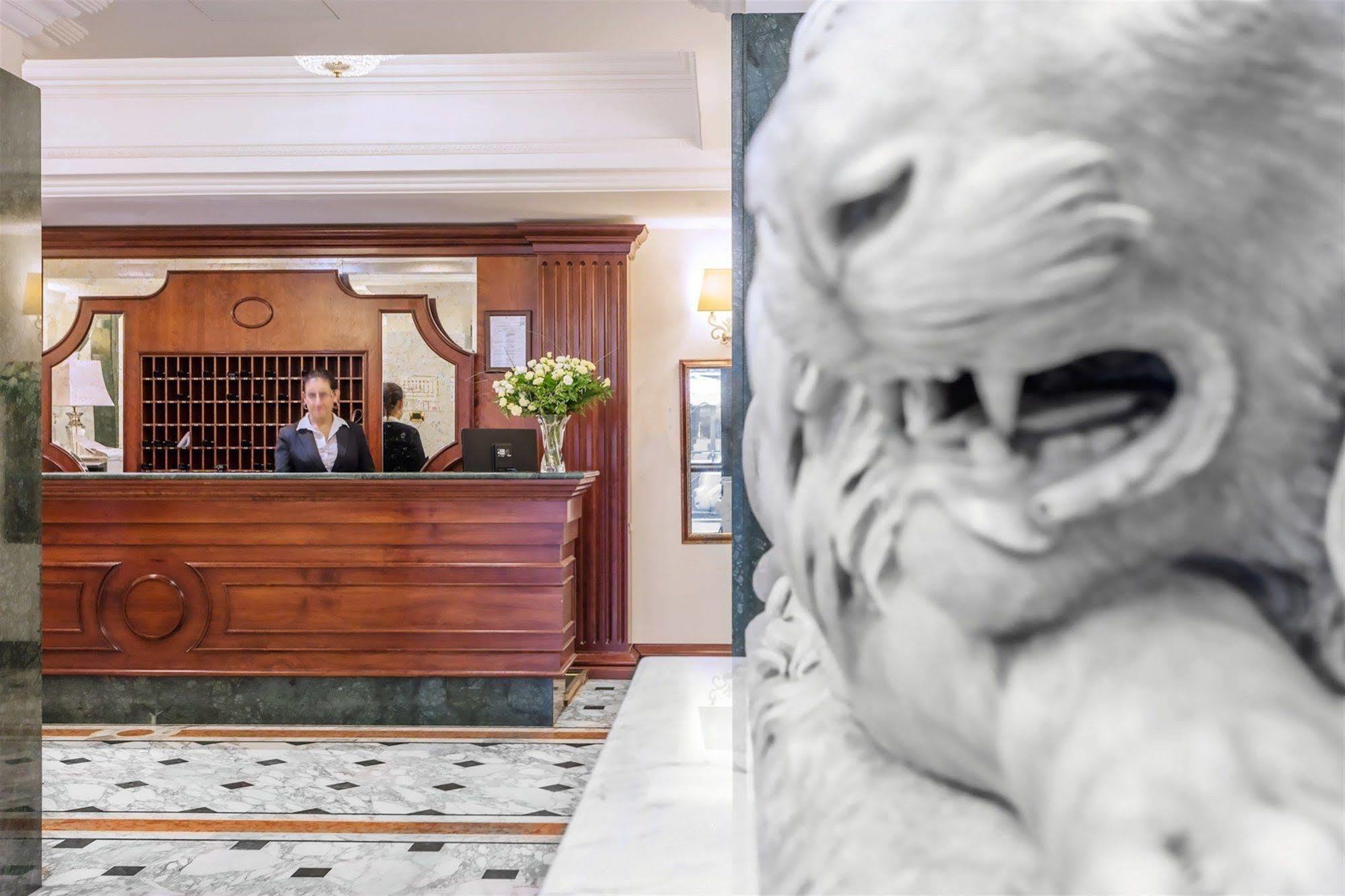 Raeli Hotel Regio Roma Esterno foto