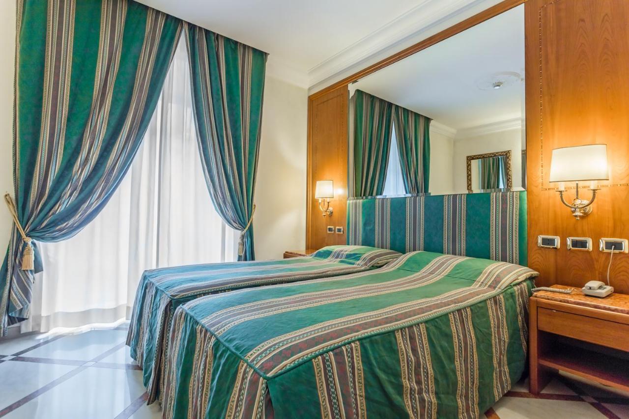 Raeli Hotel Regio Roma Esterno foto