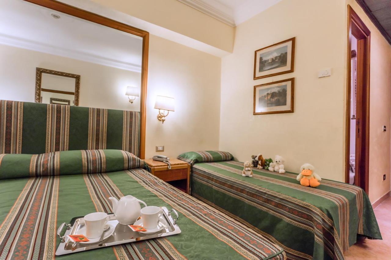 Raeli Hotel Regio Roma Esterno foto