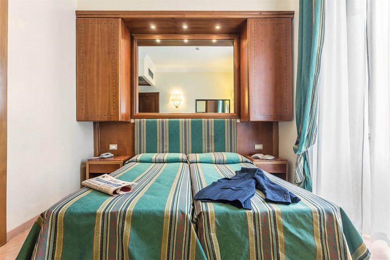 Raeli Hotel Regio Roma Esterno foto