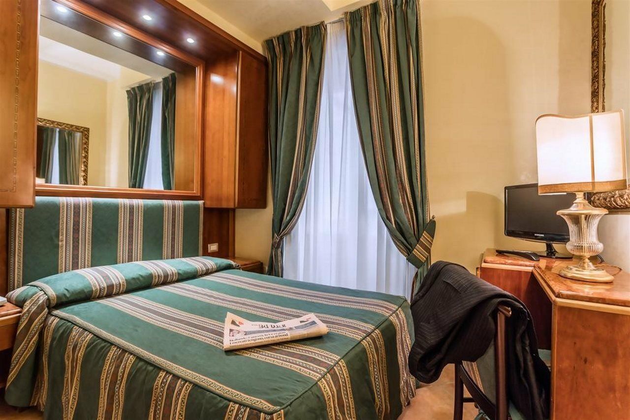 Raeli Hotel Regio Roma Esterno foto