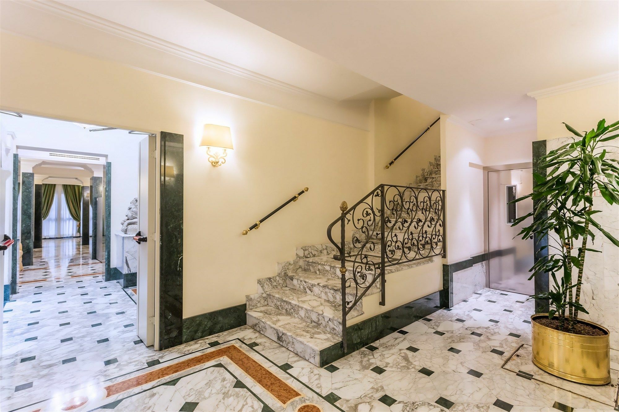 Raeli Hotel Regio Roma Esterno foto