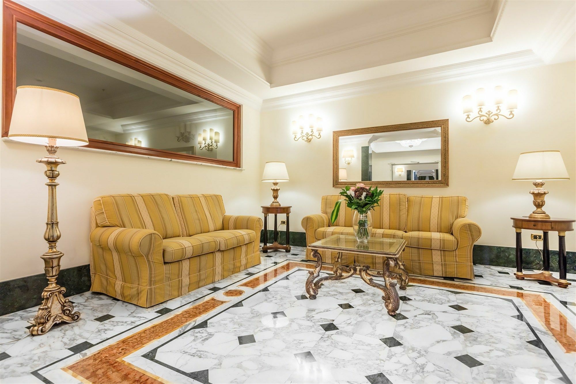 Raeli Hotel Regio Roma Esterno foto