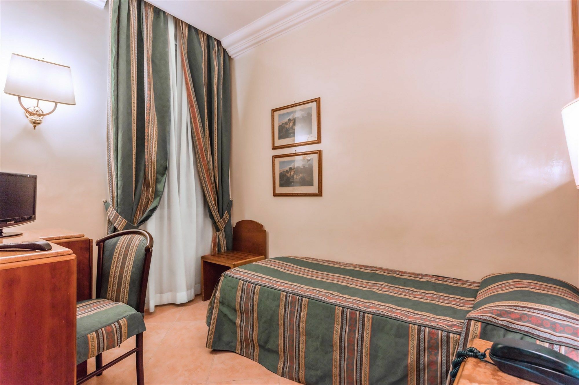 Raeli Hotel Regio Roma Esterno foto
