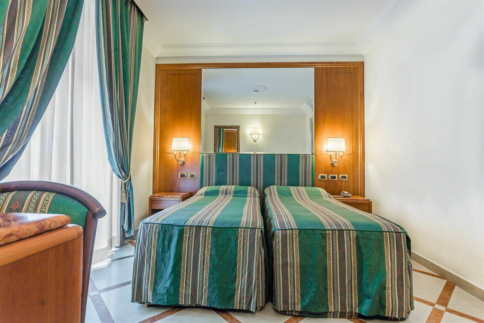 Raeli Hotel Regio Roma Esterno foto