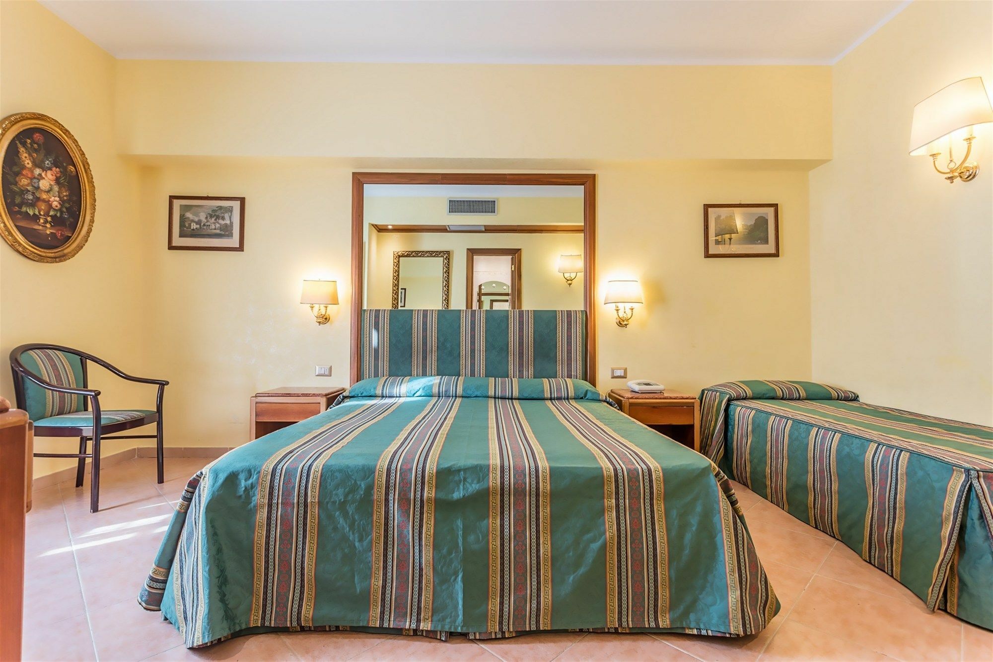 Raeli Hotel Regio Roma Esterno foto